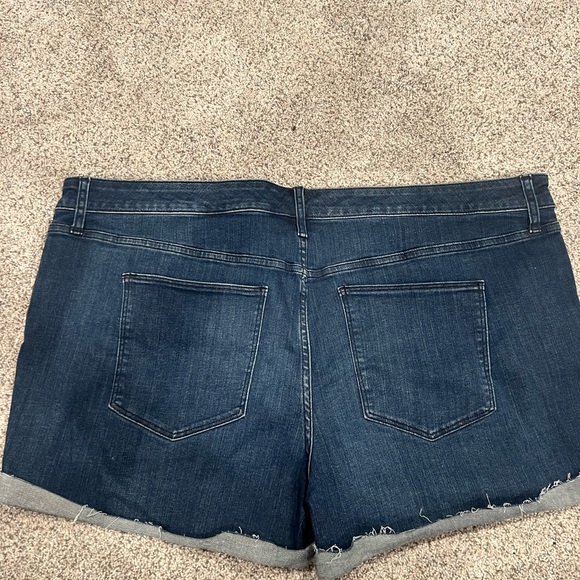 Universal Thread Dark Blue Denim Jean Shorts - Picture 2 of 3